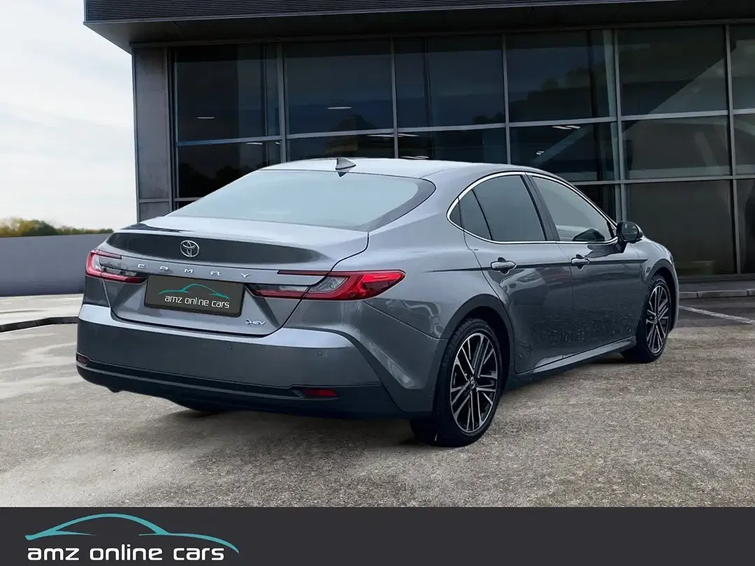 Toyota Camry Hybrid Executive - Thumbnail 4