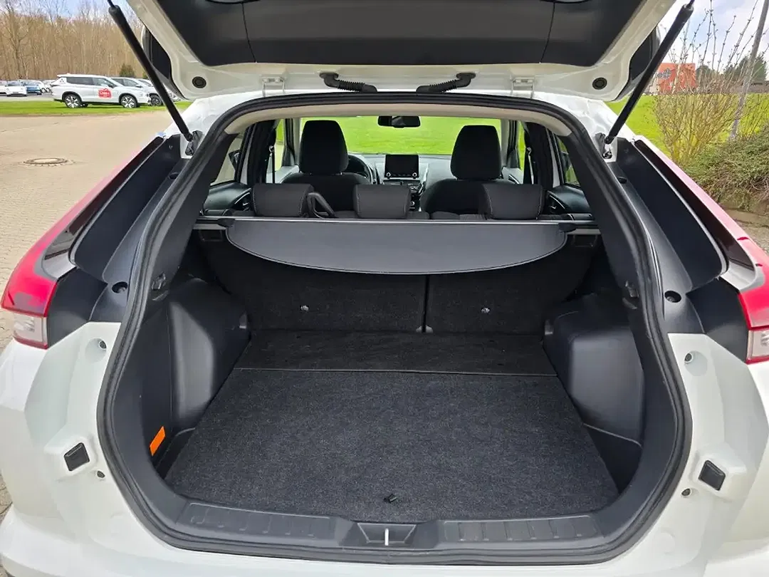 Mitsubishi Eclipse Cross 2.4 PHEV Hybrid MIVEC 4WD Basis - Thumbnail 11