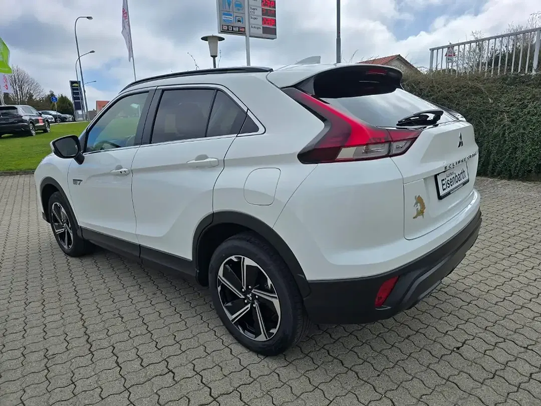 Mitsubishi Eclipse Cross 2.4 PHEV Hybrid MIVEC 4WD Basis - Thumbnail 3