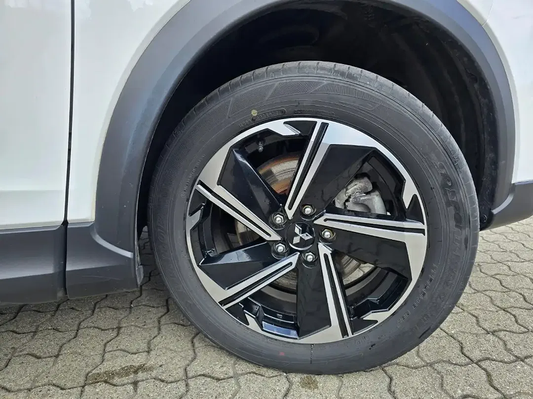 Mitsubishi Eclipse Cross 2.4 PHEV Hybrid MIVEC 4WD Basis - Thumbnail 5