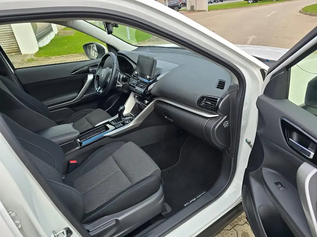 Mitsubishi Eclipse Cross 2.4 PHEV Hybrid MIVEC 4WD Basis - Thumbnail 8