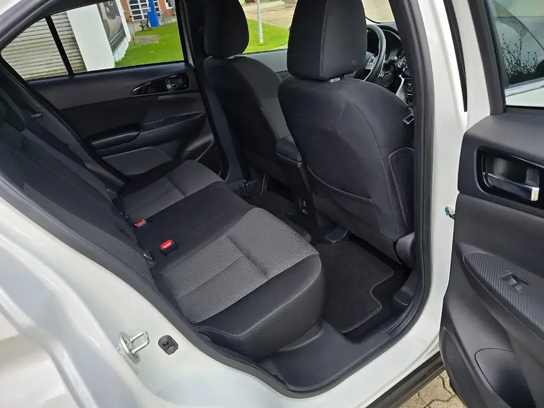 Mitsubishi Eclipse Cross 2.4 PHEV Hybrid MIVEC 4WD Basis - Thumbnail 9