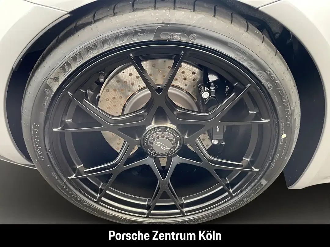 Porsche 718 Spyder RS - Thumbnail 10