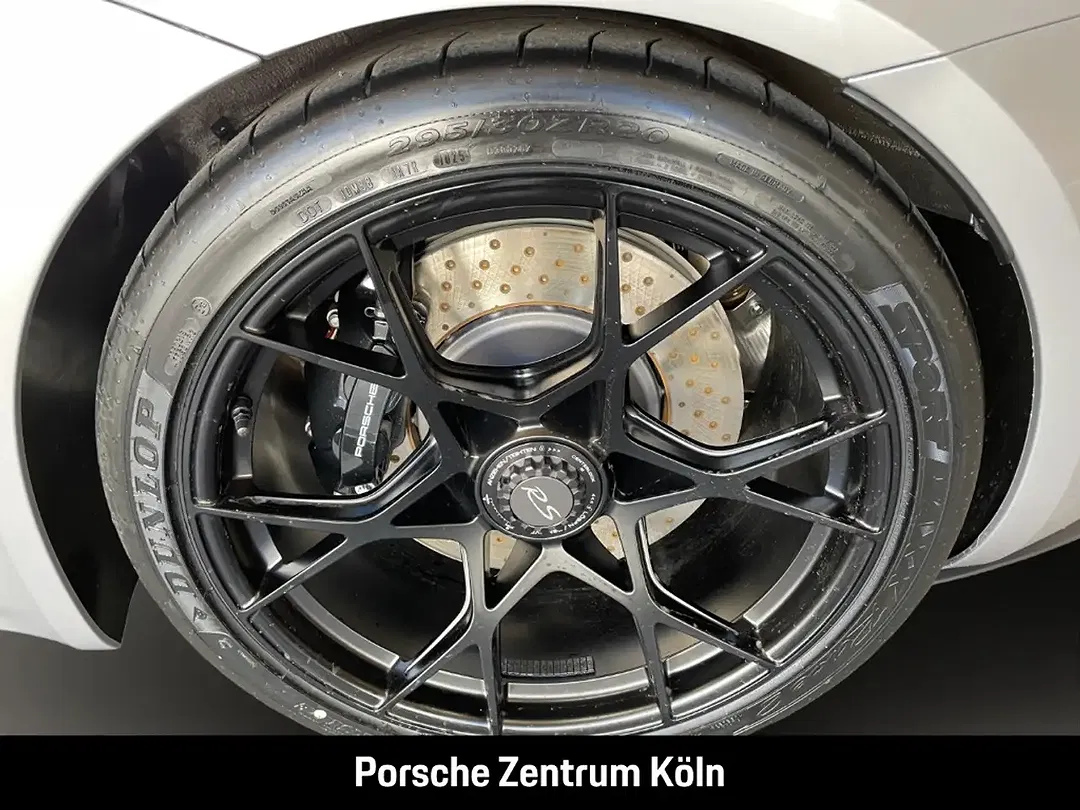 Porsche 718 Spyder RS - Thumbnail 11