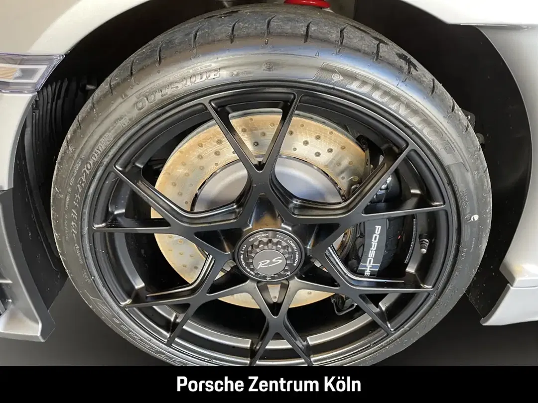 Porsche 718 Spyder RS - Thumbnail 12
