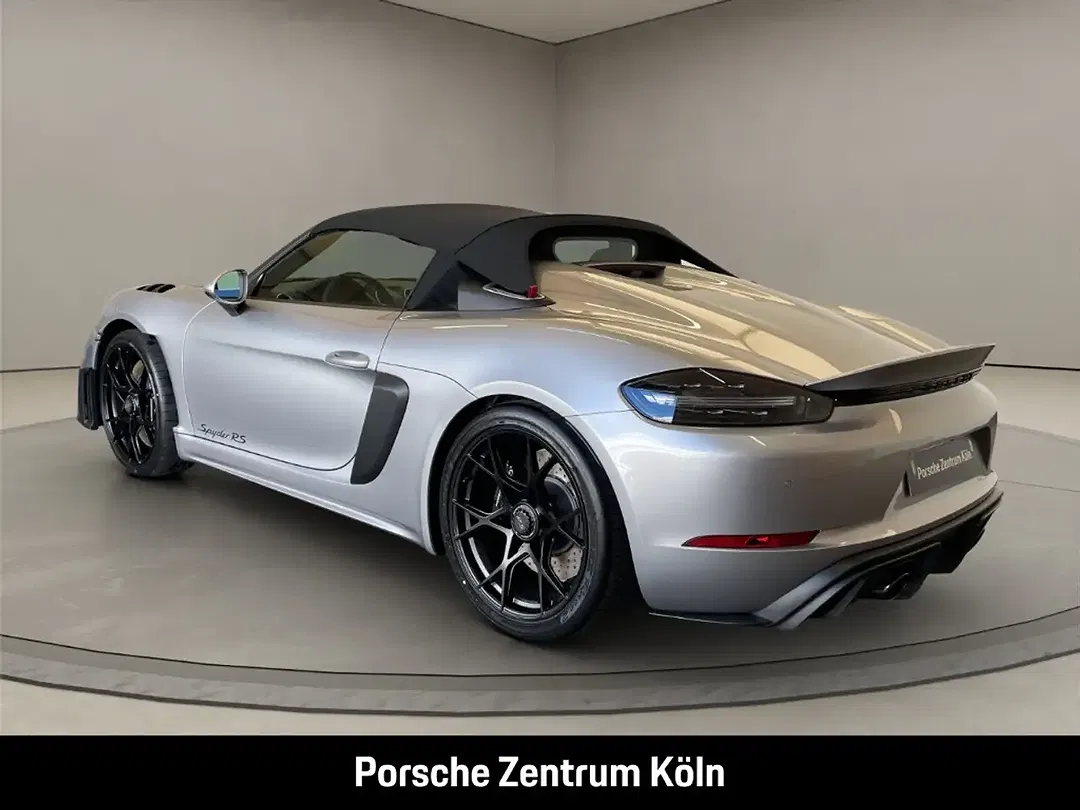 Porsche 718 Spyder RS - Thumbnail 3