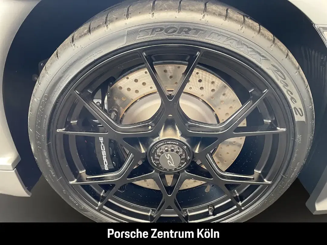 Porsche 718 Spyder RS - Thumbnail 9