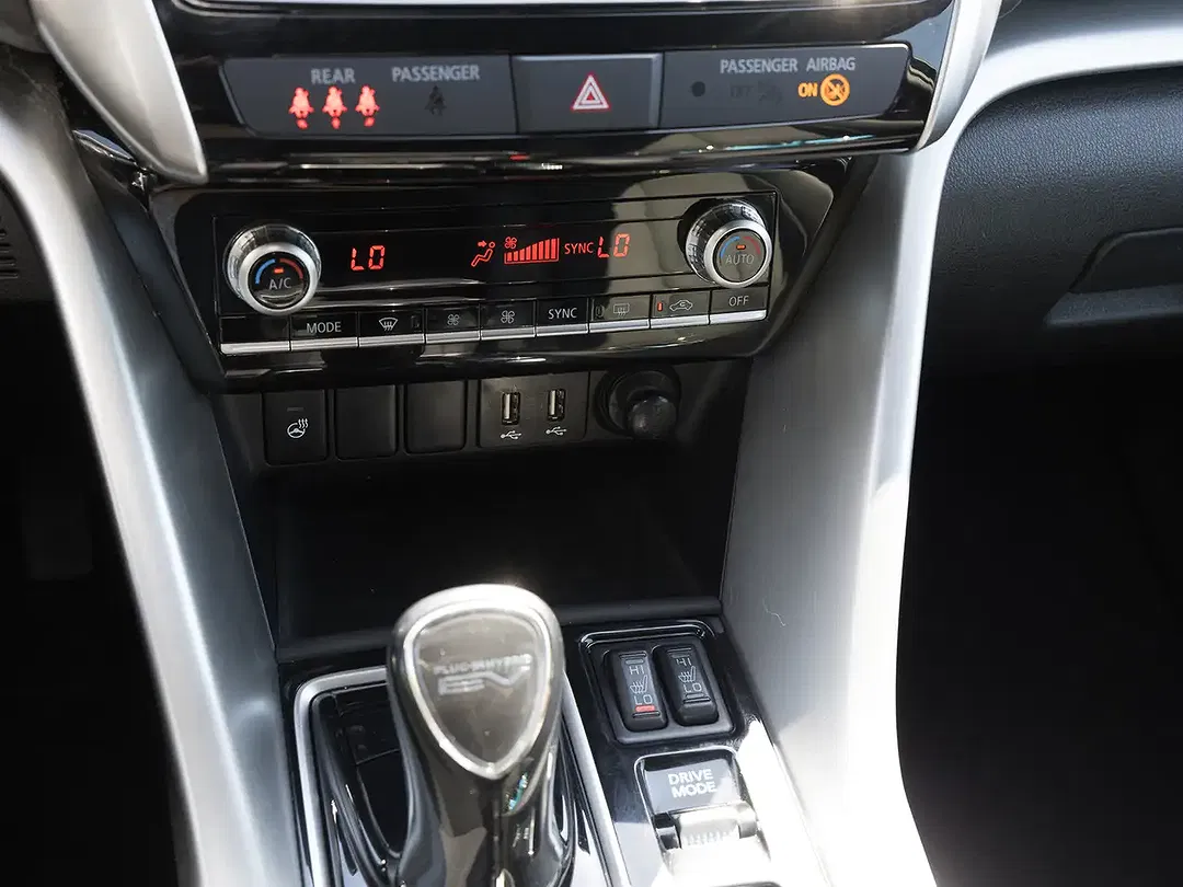 Mitsubishi Eclipse Cross Hybrid 4WD Plus Select Black - Thumbnail 13
