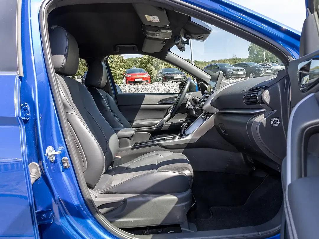 Mitsubishi Eclipse Cross Hybrid 4WD Plus Select Black - Thumbnail 3