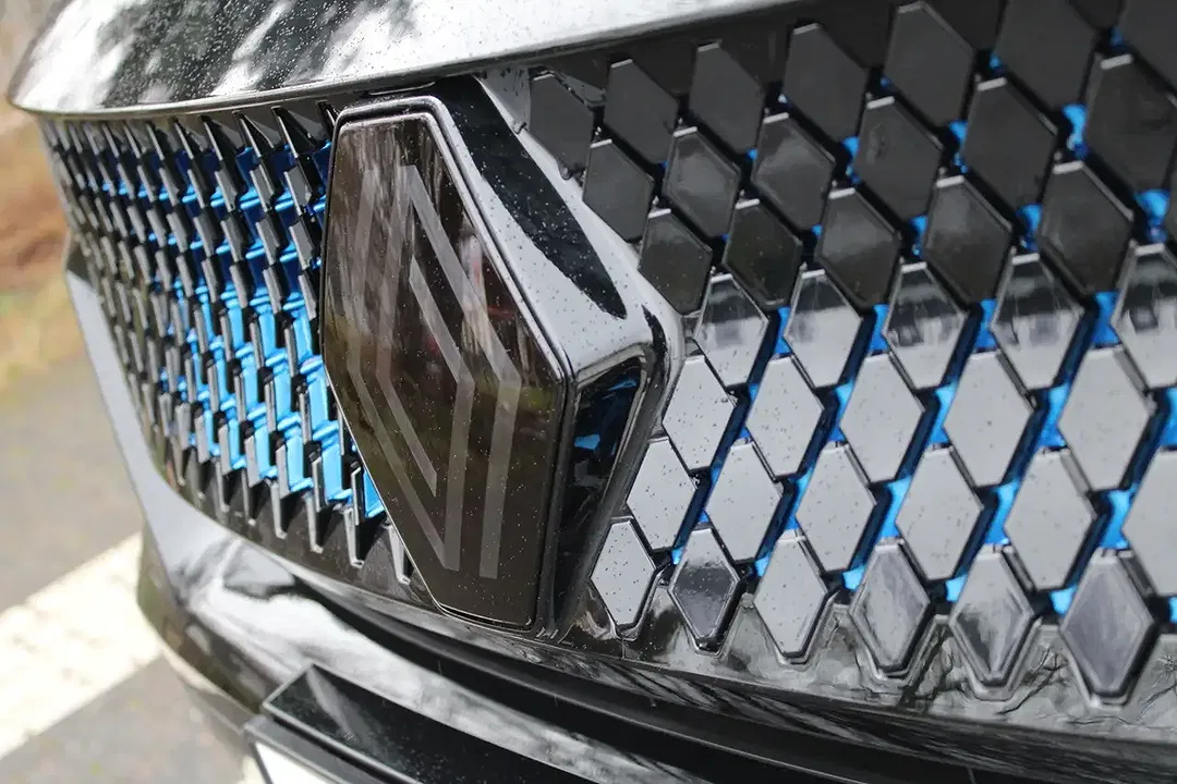 Renault Rafale PHEV 4x4 - Thumbnail 4