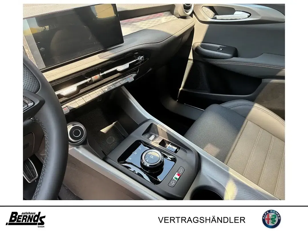Alfa Romeo Tonale 1.5 Hybrid Veloce - Thumbnail 4