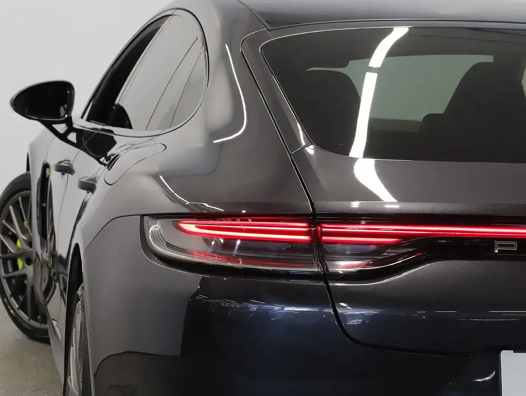 Porsche Panamera E-Hybrid 4 - foto 15