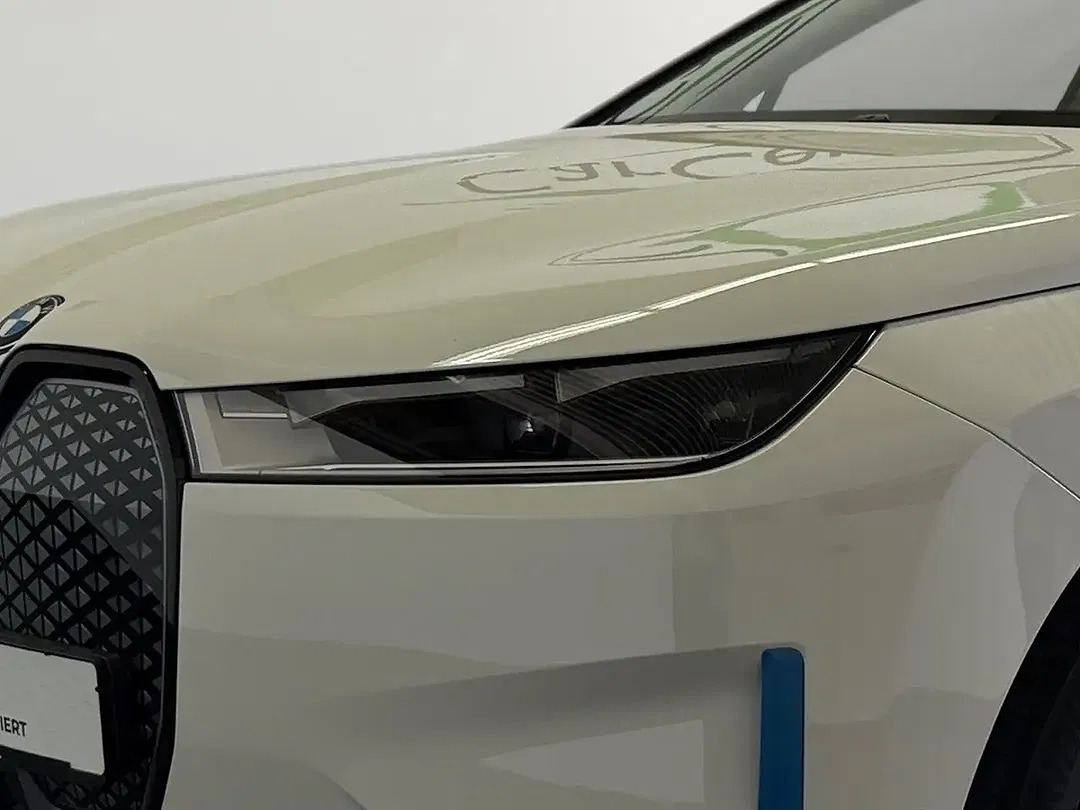 BMW iX - Thumbnail 4