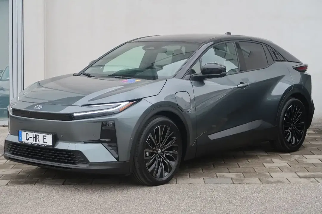 Toyota C-HR 4x4 Lounge - Thumbnail 1