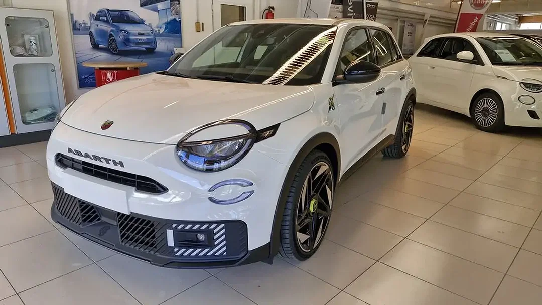Abarth 600e Turismo - Afbeelding 1