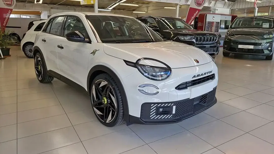 Abarth 600e Turismo - Thumbnail 3