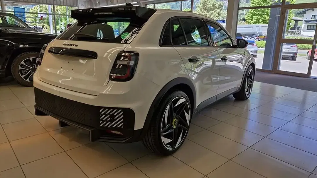 Abarth 600e Turismo - Thumbnail 5