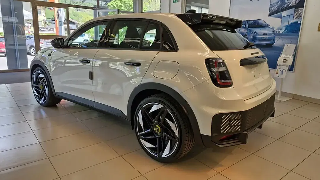 Abarth 600e Turismo - Thumbnail 7