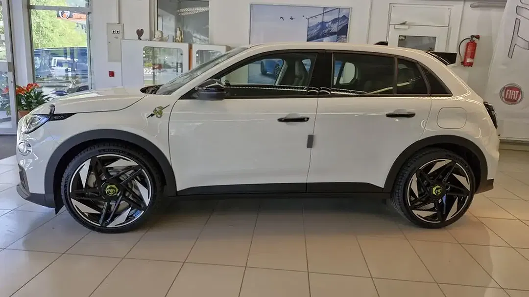 Abarth 600e Turismo - Thumbnail 8