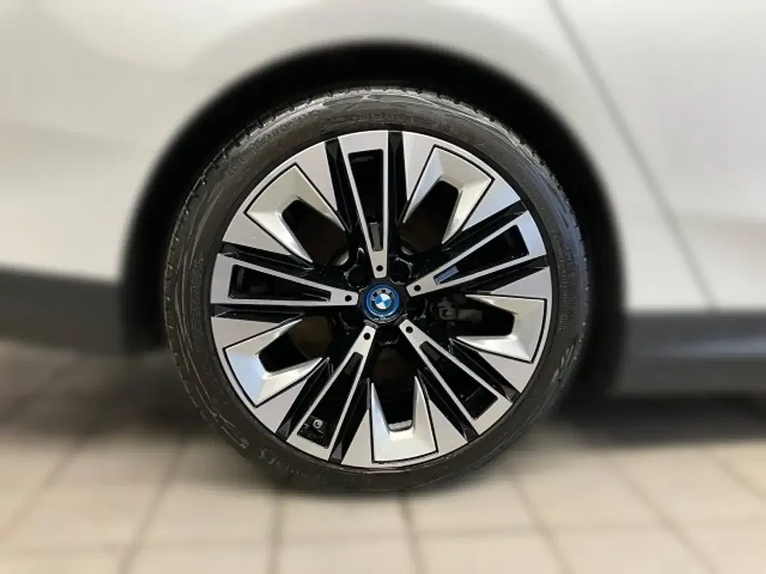 BMW i5 eDrive - Thumbnail 3