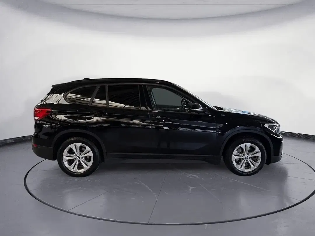 BMW X1 xDrive Advantage - Thumbnail 4