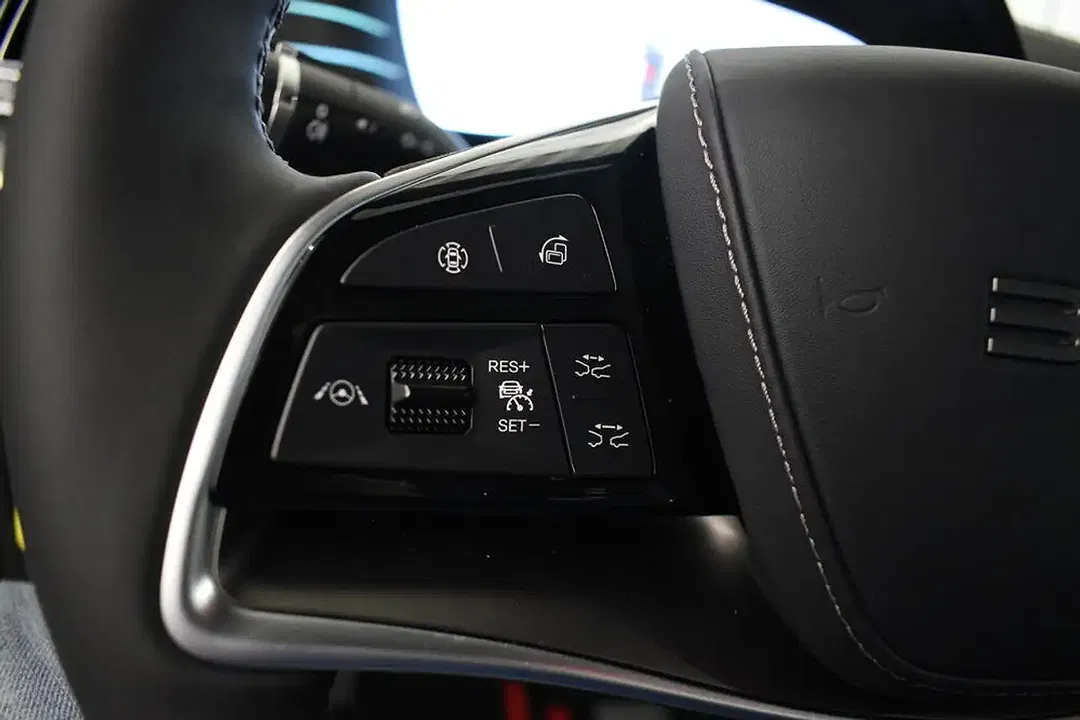 BYD Tang EV AWD Flagship - Thumbnail 12