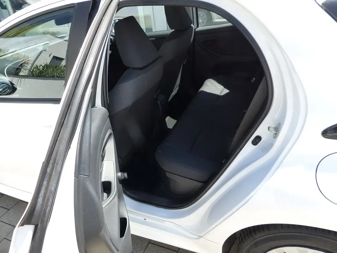 Toyota Yaris Hybrid Business Edition - Thumbnail 11