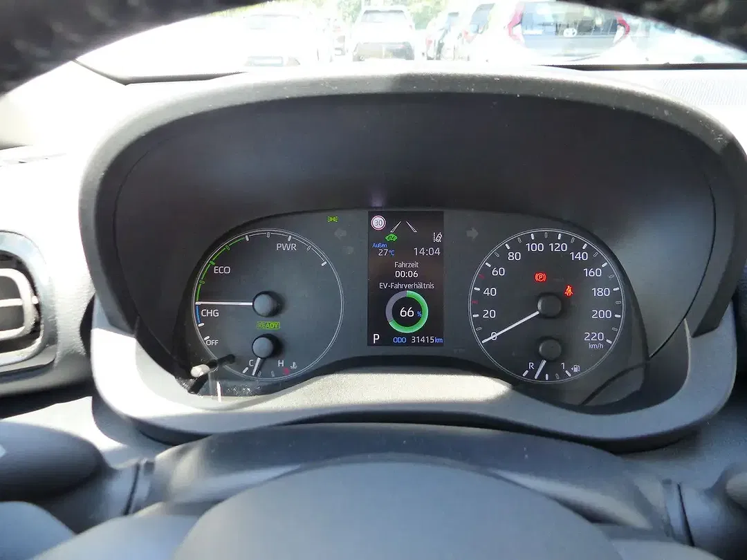 Toyota Yaris Hybrid Business Edition - Thumbnail 13