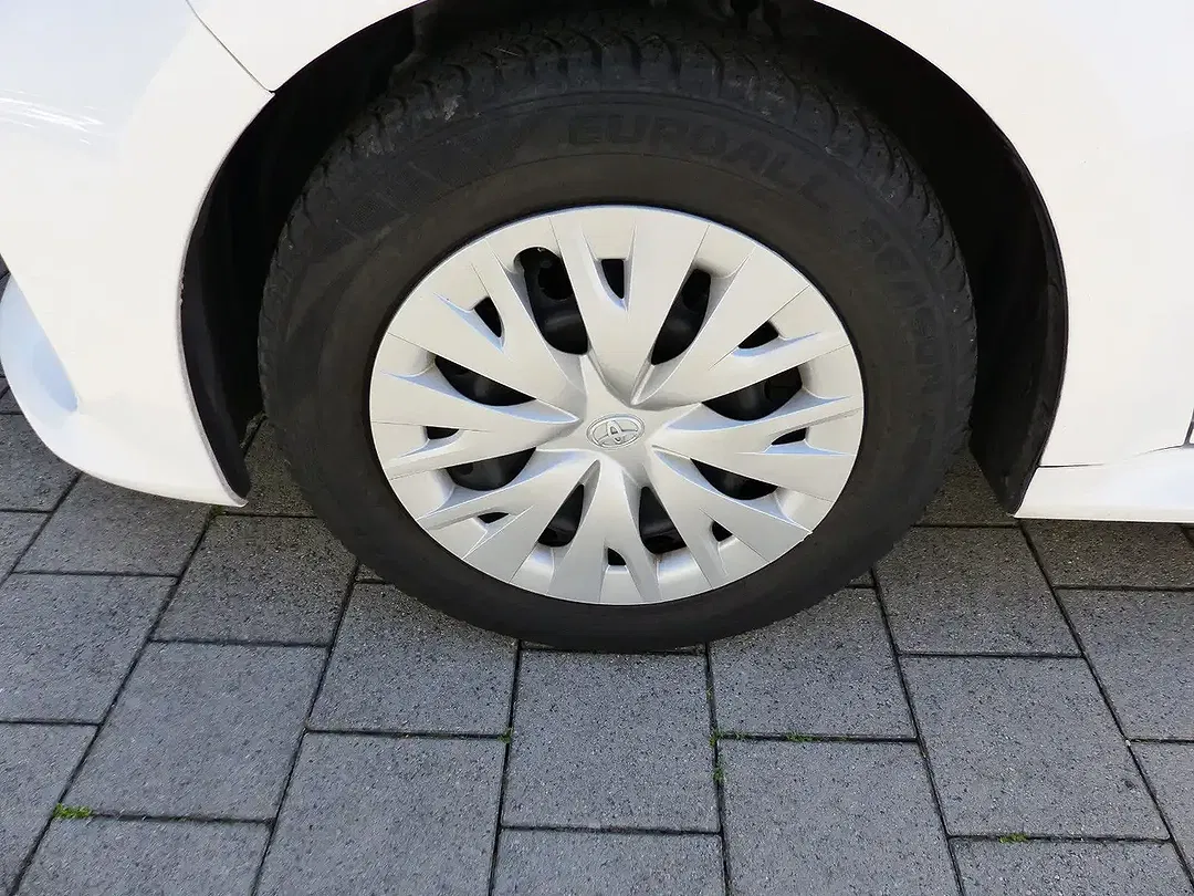 Toyota Yaris Hybrid Business Edition - Thumbnail 14