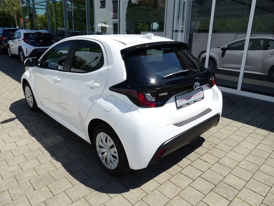 Toyota Yaris Hybrid Business Edition - foto 2