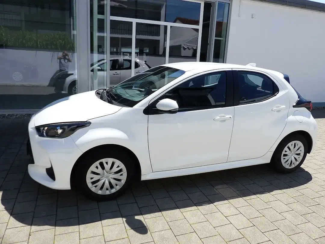Toyota Yaris Hybrid Business Edition - Thumbnail 3