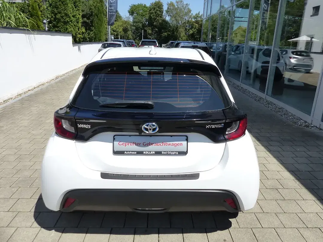Toyota Yaris Hybrid Business Edition - Thumbnail 4