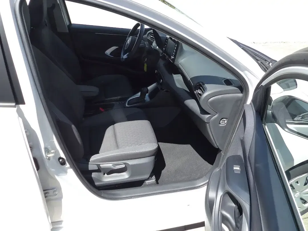 Toyota Yaris Hybrid Business Edition - Thumbnail 6