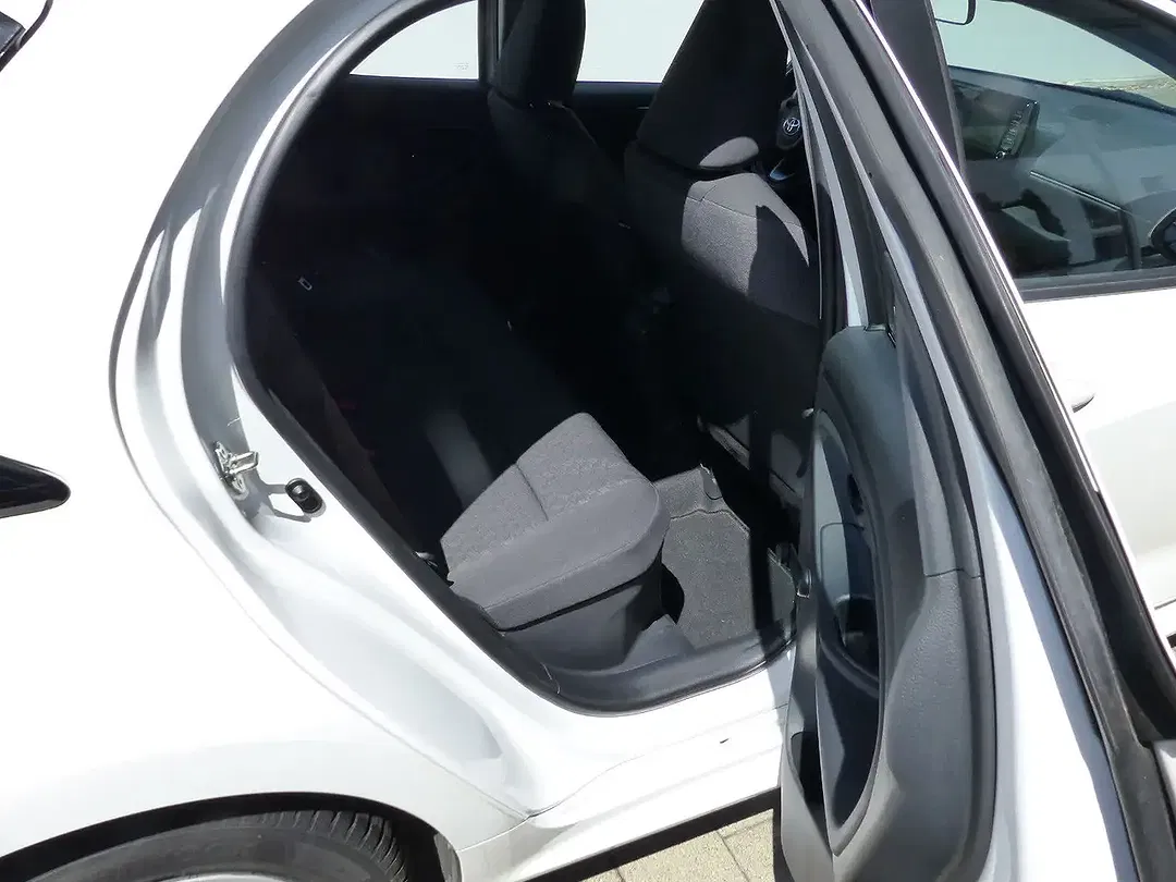 Toyota Yaris Hybrid Business Edition - Thumbnail 7