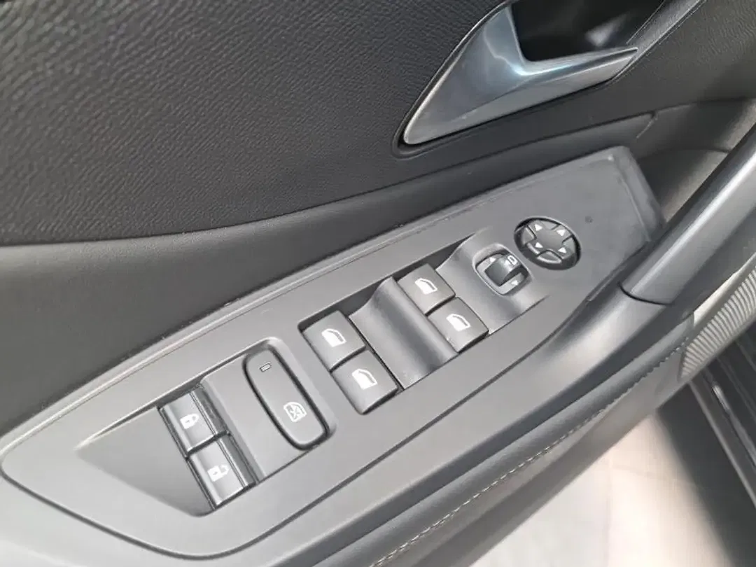 Peugeot 308 100 e-DSC6 Hybrid Allure - Thumbnail 14