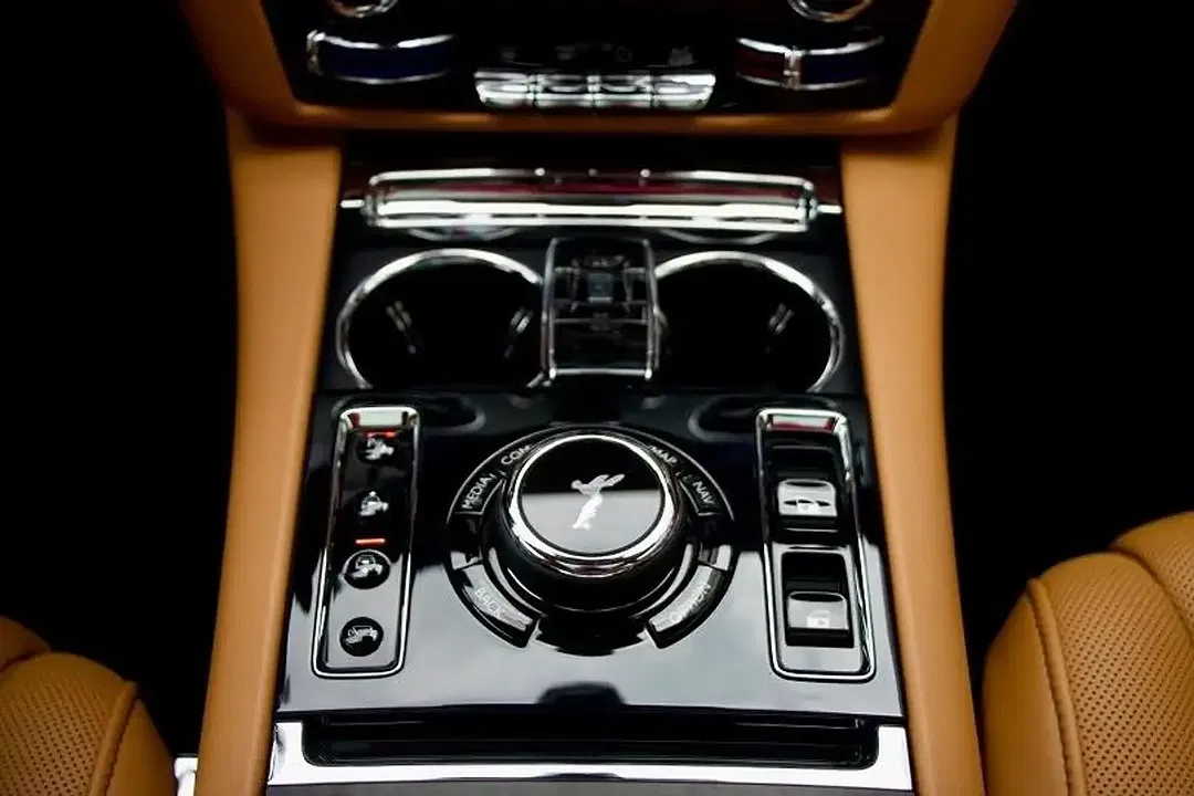 Rolls-Royce Ghost - Thumbnail 18