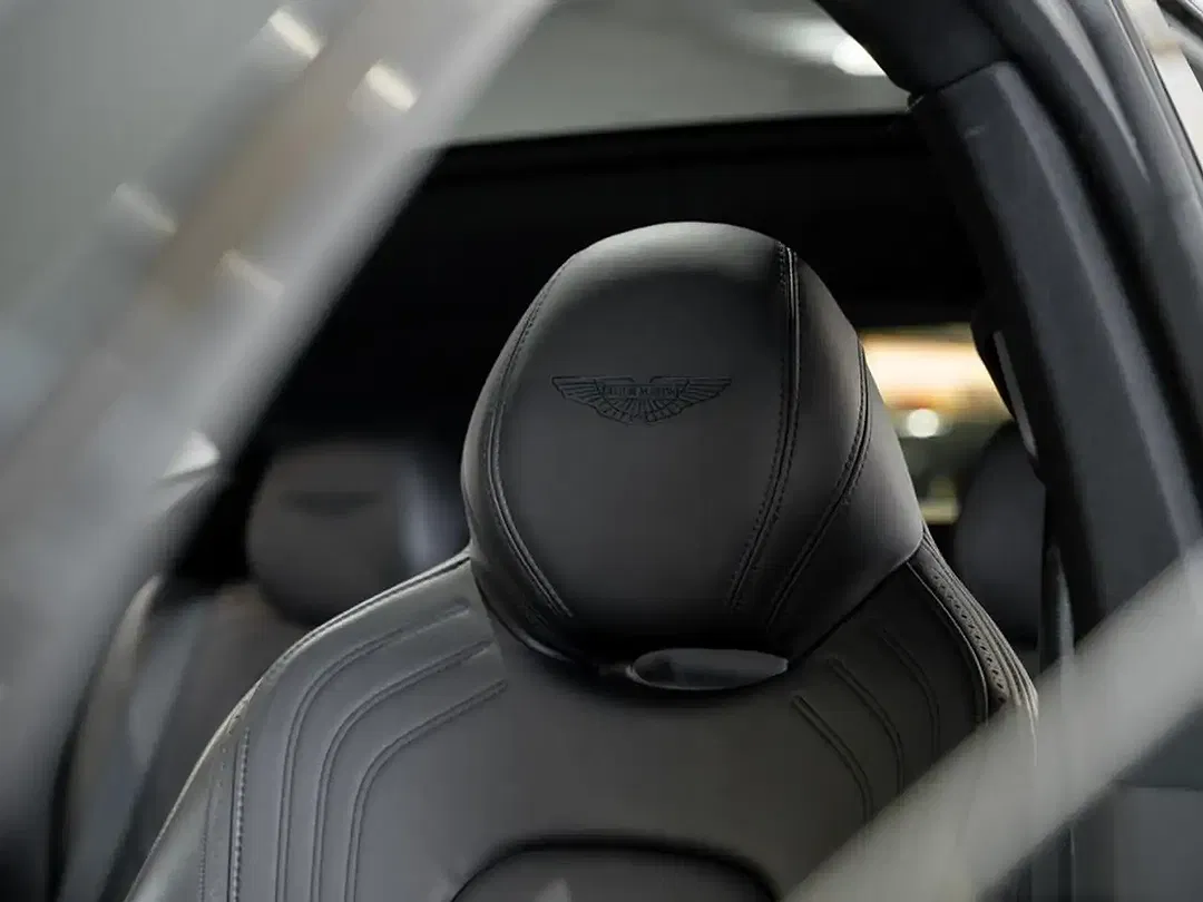 Aston Martin DBX - Thumbnail 5