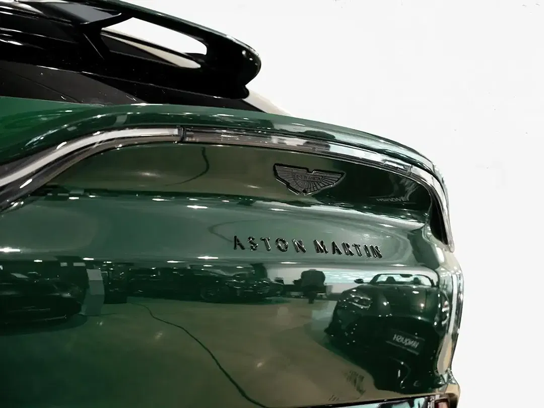 Aston Martin DBX - Thumbnail 8