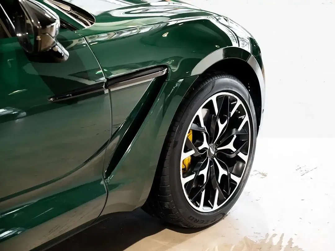 Aston Martin DBX - Thumbnail 9