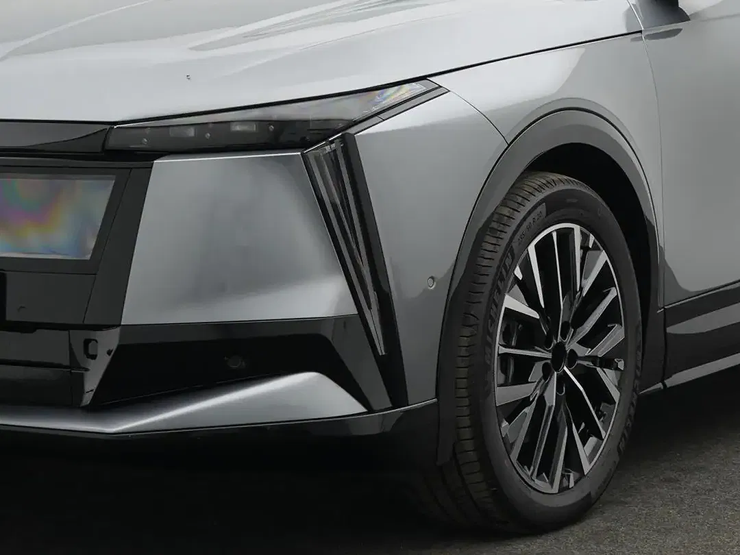 DS Automobiles N°8 - Thumbnail 8