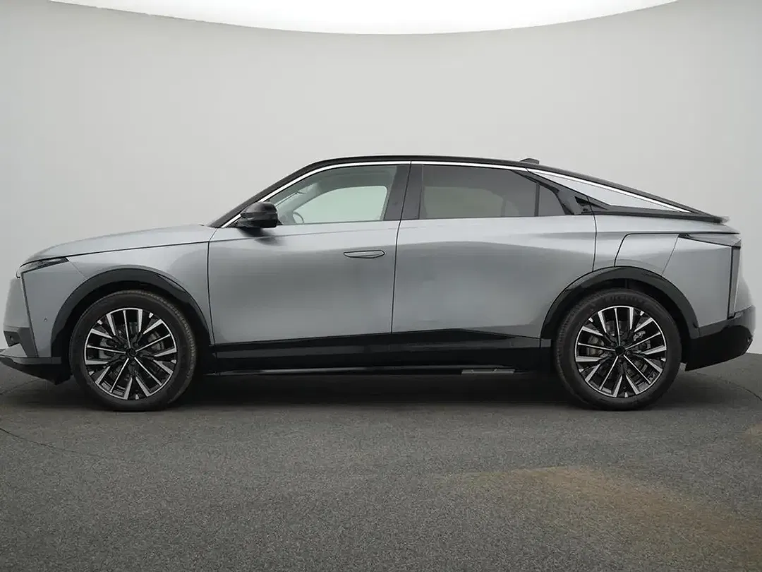 DS Automobiles N°8 - Thumbnail 4