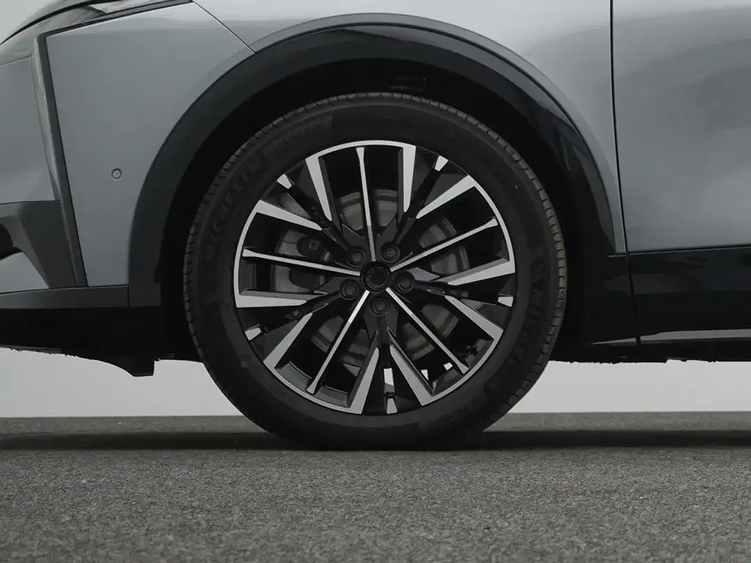 DS Automobiles N°8 - Thumbnail 7