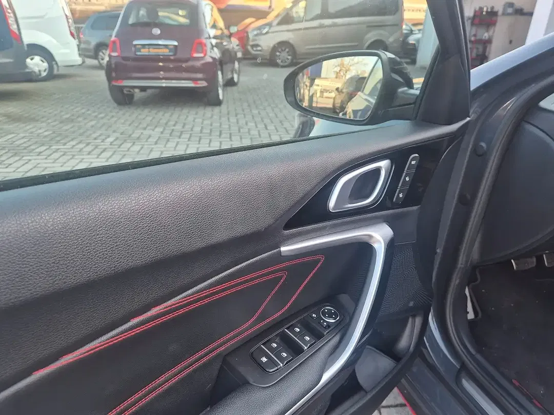 Kia Ceed SW / cee'd SW AMT GT - Thumbnail 13