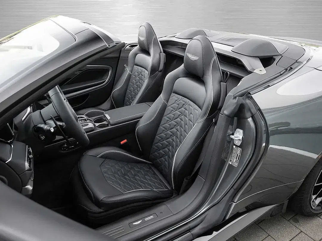 Aston Martin Vanquish Volante - Thumbnail 12