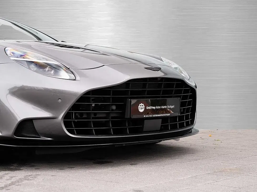 Aston Martin Vanquish Volante - Thumbnail 23