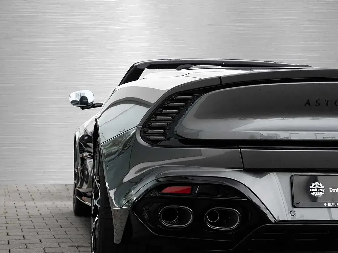 Aston Martin Vanquish Volante - Thumbnail 25