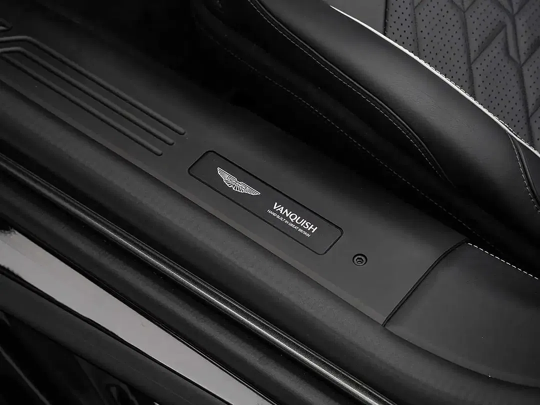 Aston Martin Vanquish Volante - Thumbnail 29