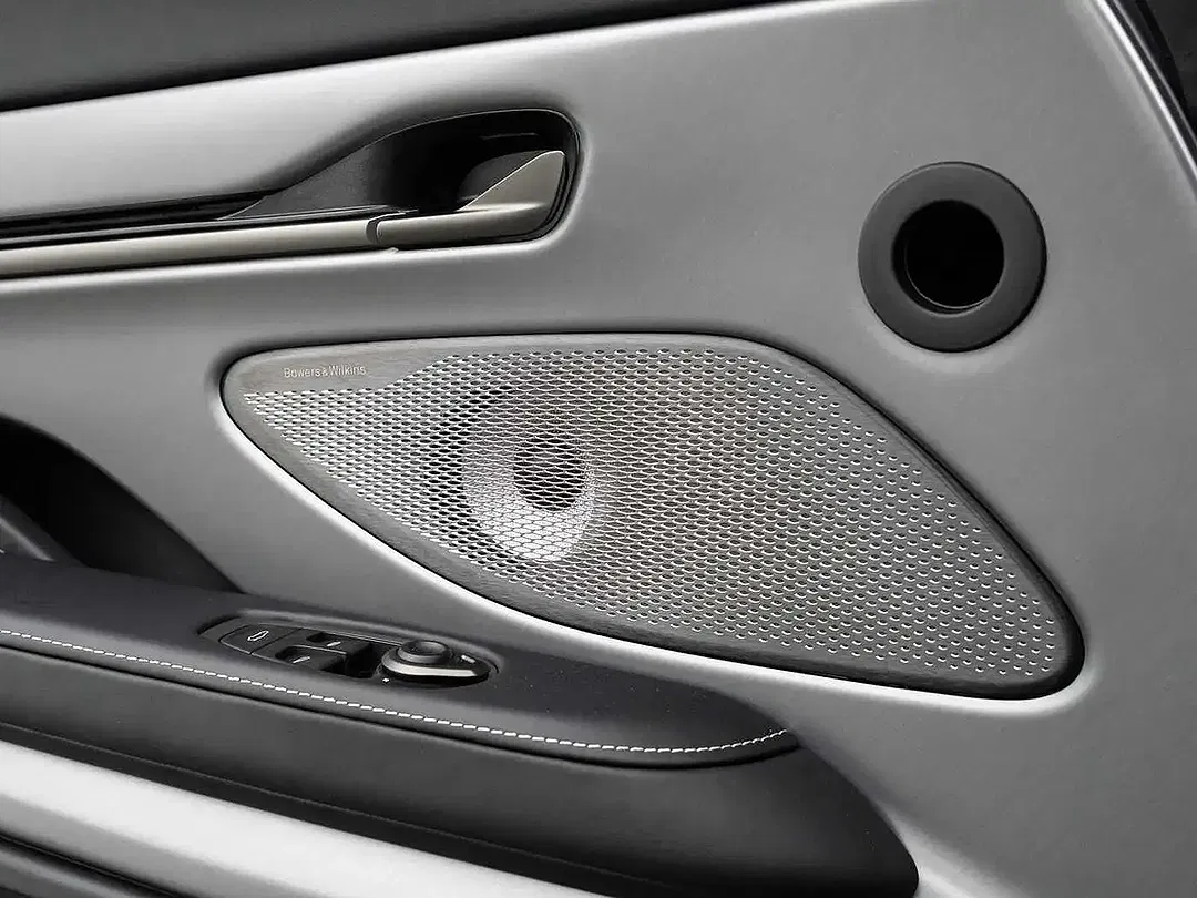 Aston Martin Vanquish Volante - Thumbnail 33