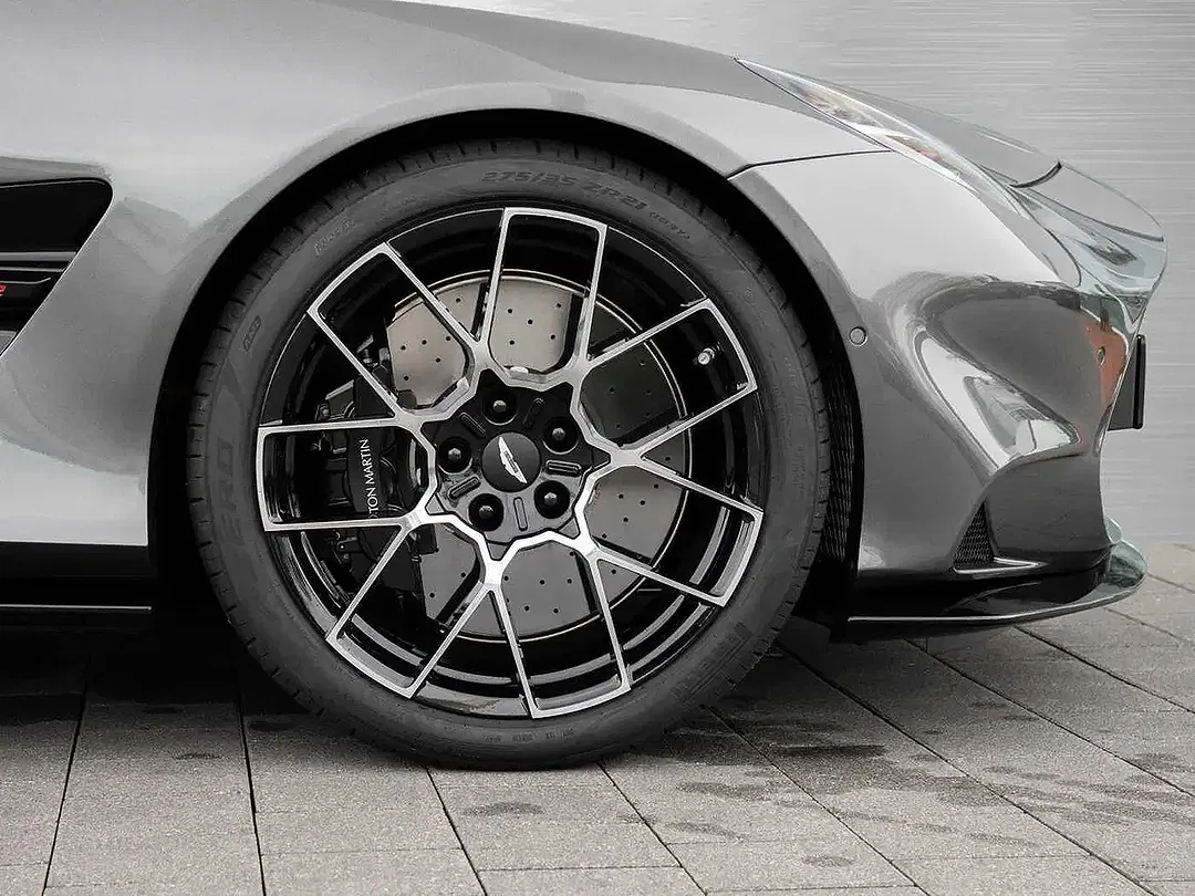 Aston Martin Vanquish Volante - Thumbnail 4
