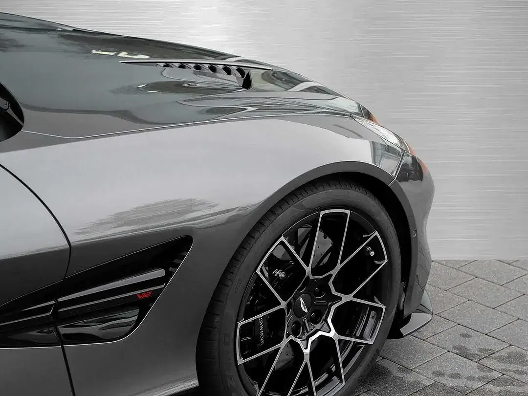 Aston Martin Vanquish Volante - Thumbnail 9